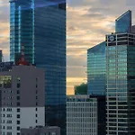 Luxurious Unique Tower With Skyline By Renters Prestige Apartament