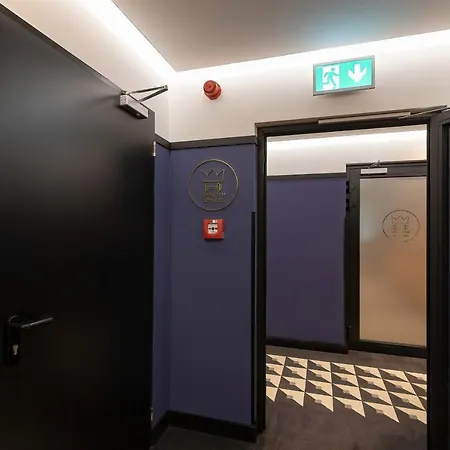 Luxurious Unique Tower With Skyline By Renters Prestige Varsó