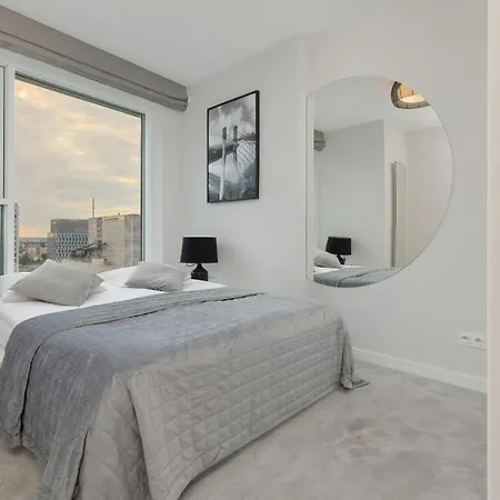 Luxurious Unique Tower With Skyline By Renters Prestige Apartment *