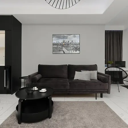 Luxurious Unique Tower With Skyline By Renters Prestige Daire Varşova