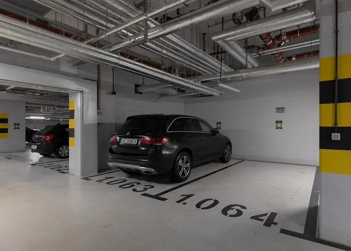 Luxurious Unique Tower With Skyline By Renters Prestige