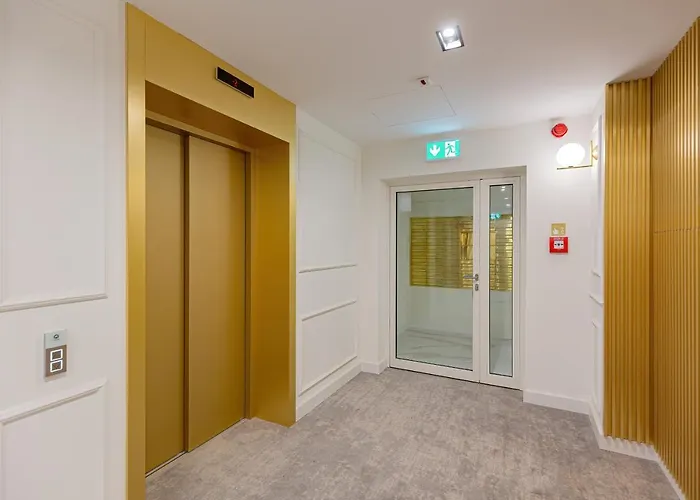 Luxurious Unique Tower With Skyline By Renters Prestige * وارسو