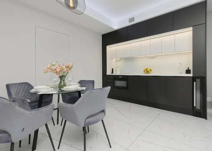 Luxurious Unique Tower With Skyline By Renters Prestige وارسو