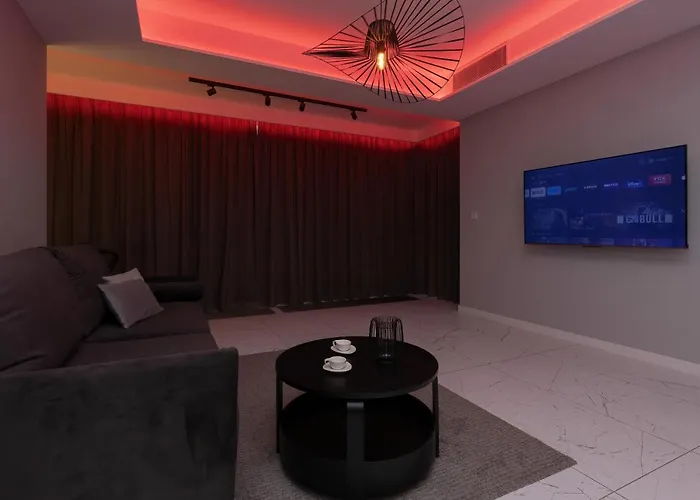 Luxurious Unique Tower With Skyline By Renters Prestige *