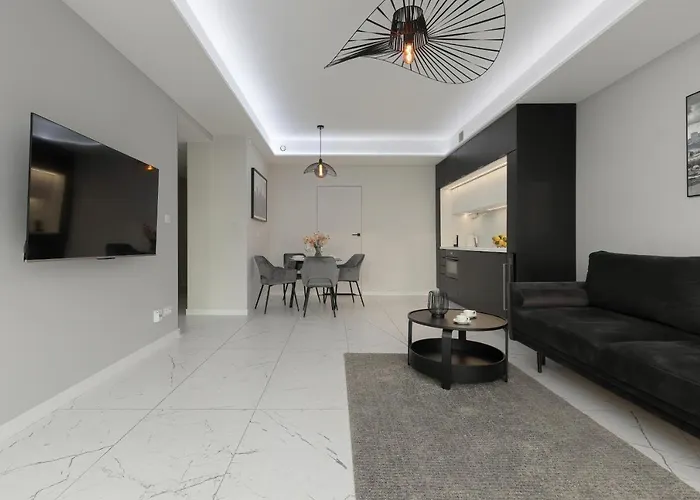 Luxurious Unique Tower With Skyline By Renters Prestige * وارسو