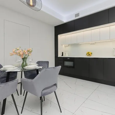 Luxurious Unique Tower With Skyline By Renters Prestige Warschau