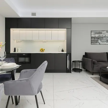 Luxurious Unique Tower With Skyline By Renters Prestige * Warschau