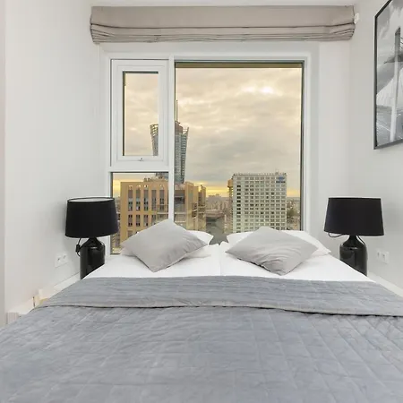 Luxurious Unique Tower With Skyline By Renters Prestige *