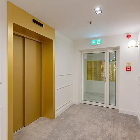 Luxurious Unique Tower With Skyline By Renters Prestige * 华沙